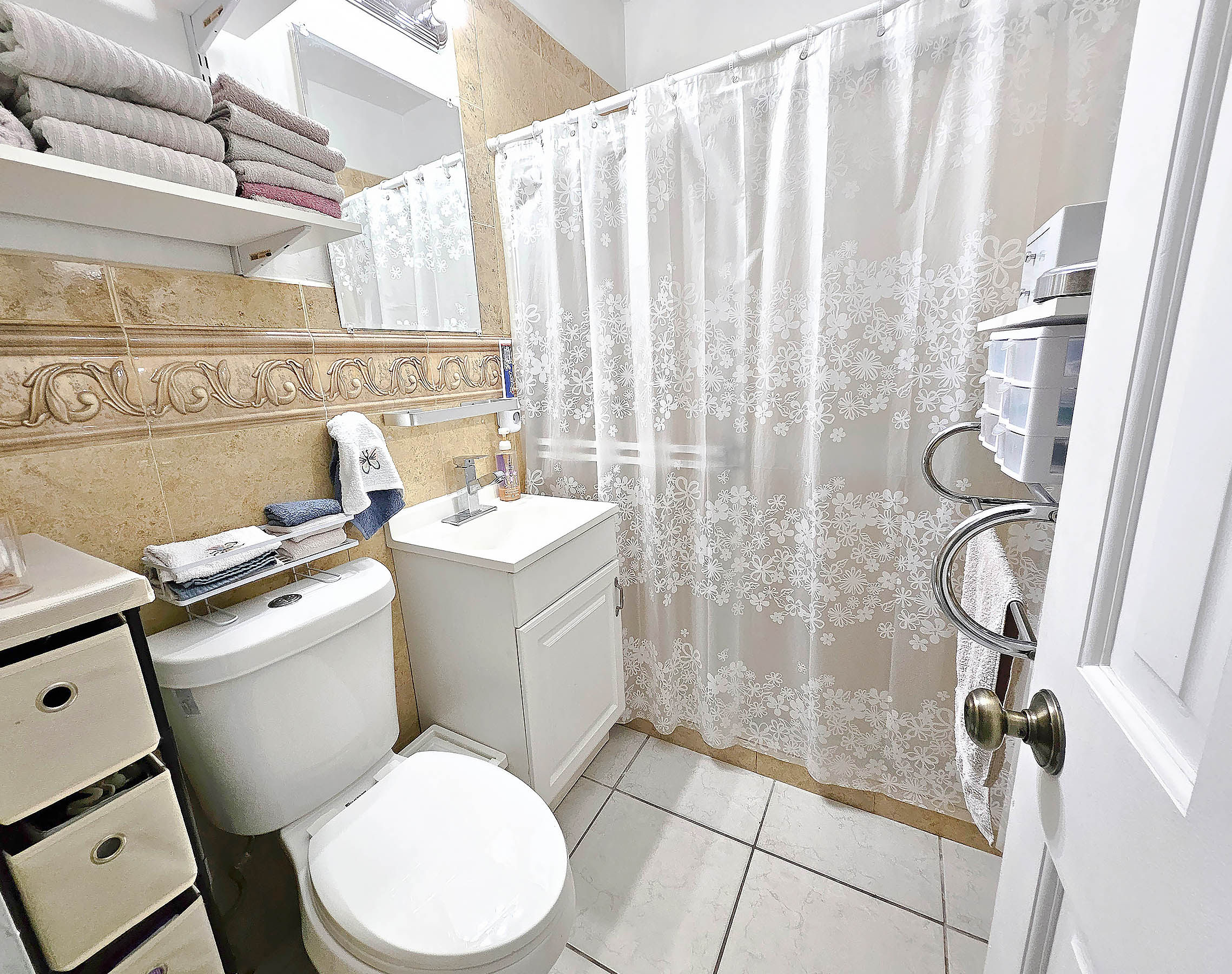 Primary Bathroom – Shared and Guest Access